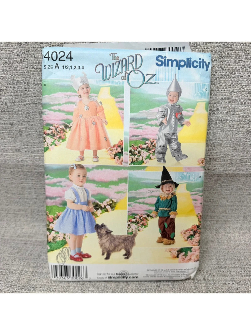 Simplicity 4024 Wizard of Oz Toddler Costume Pattern Dorothy Tin Man Scarecrow